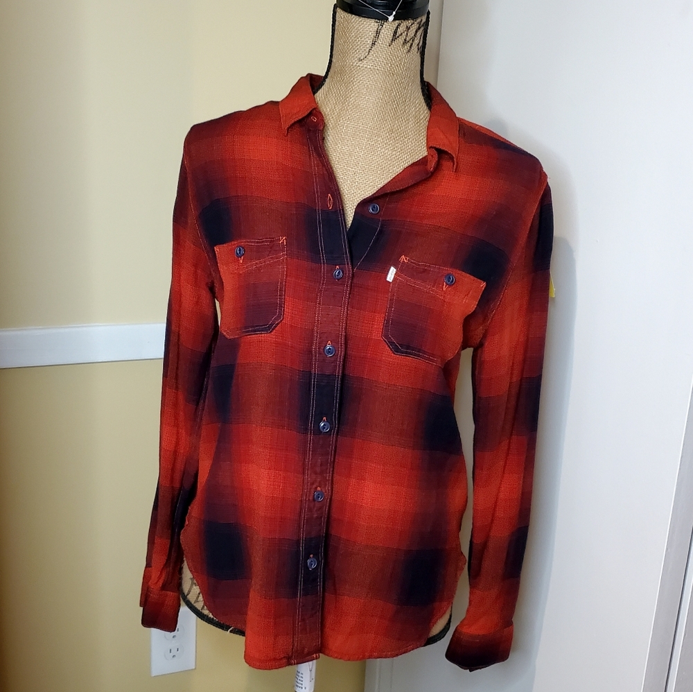 Levi's Women's Button-Down Shirt in Red and Black Plaid